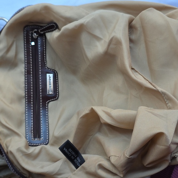 Giani Bernini Elegant Tan Shoulder Bag with Dark Brown Accents - Picture 9 of 12